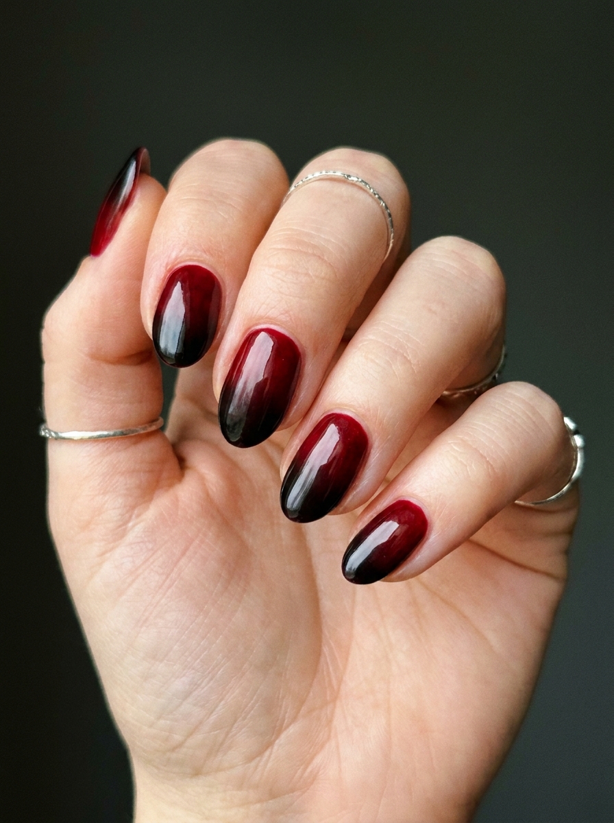 Red and Black Ombre Nails als Halloween Nägel Inspiration 2026